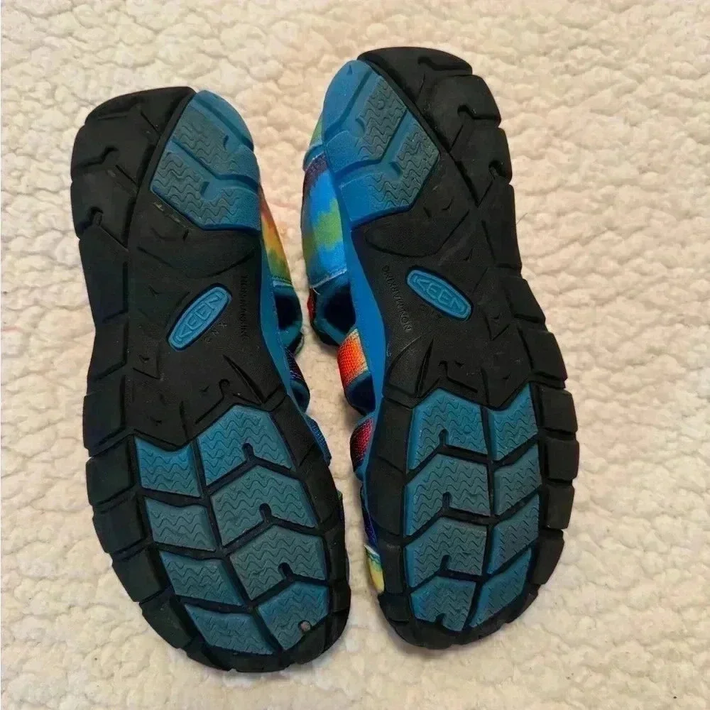 Tie dye Keen sandals 🌈 Size 5